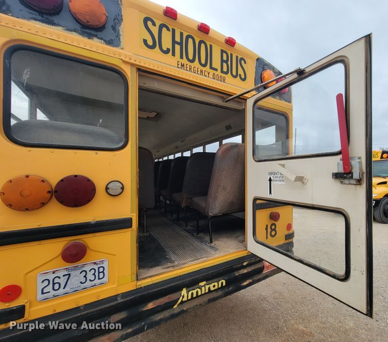 image for item FL9086 1999 International 3800  school bus