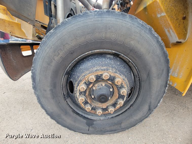 image for item FL9086 1999 International 3800  school bus