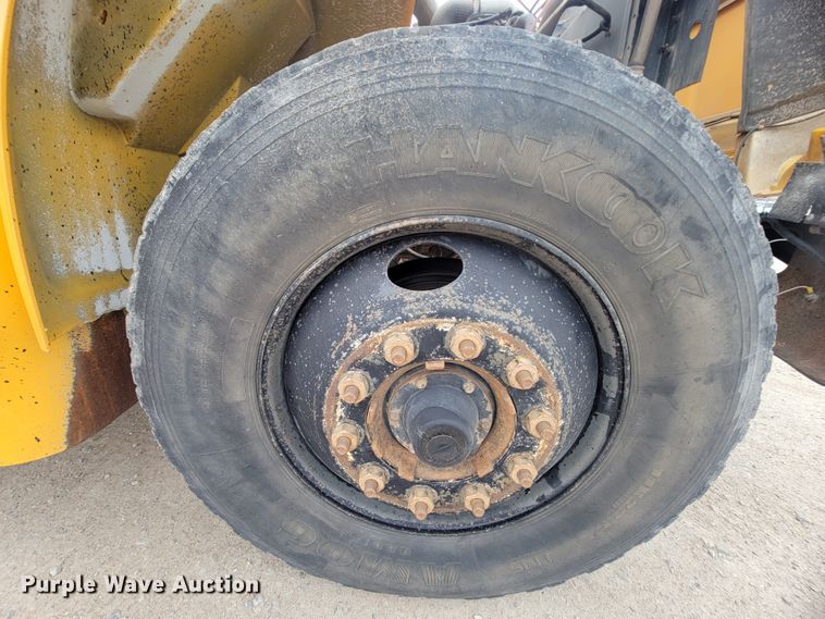 image for item FL9086 1999 International 3800  school bus