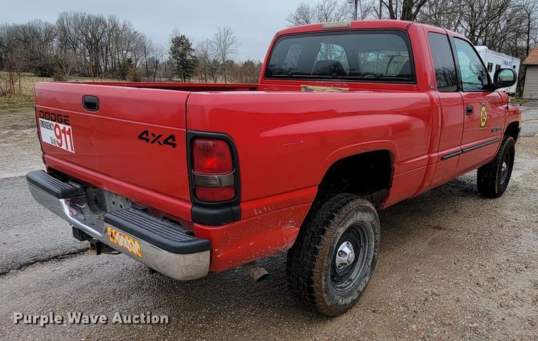image for item FL9097 2001 Dodge Ram 1500  Quad Cab pickup truck