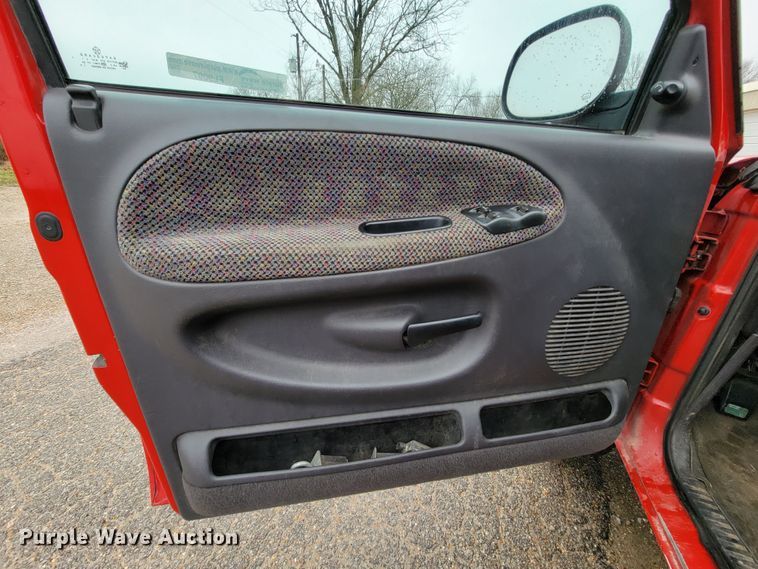 image for item FL9097 2001 Dodge Ram 1500  Quad Cab pickup truck