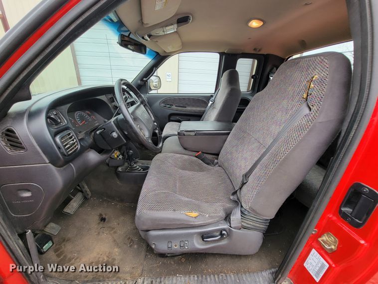 image for item FL9097 2001 Dodge Ram 1500  Quad Cab pickup truck