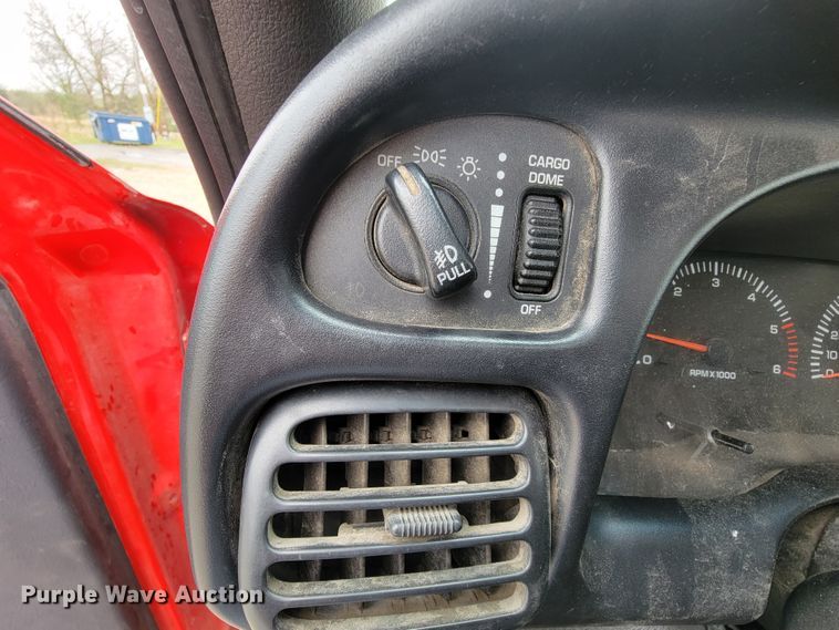 image for item FL9097 2001 Dodge Ram 1500  Quad Cab pickup truck