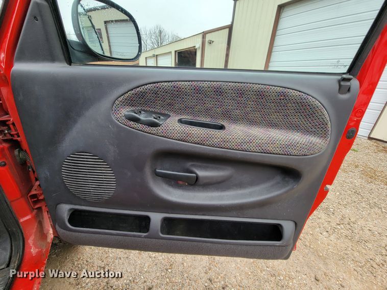 image for item FL9097 2001 Dodge Ram 1500  Quad Cab pickup truck