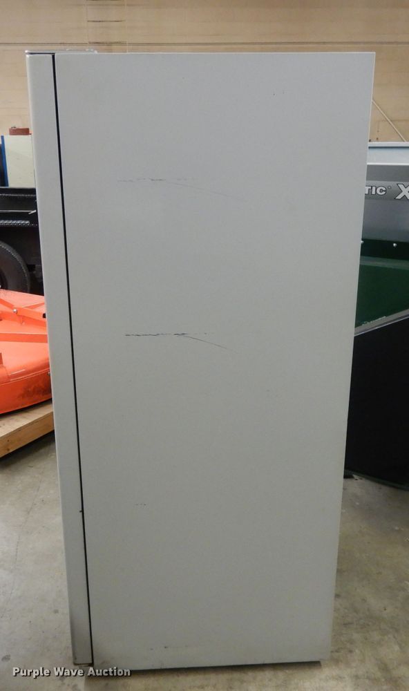 image for item GH9098 FSI 3039  vending machine