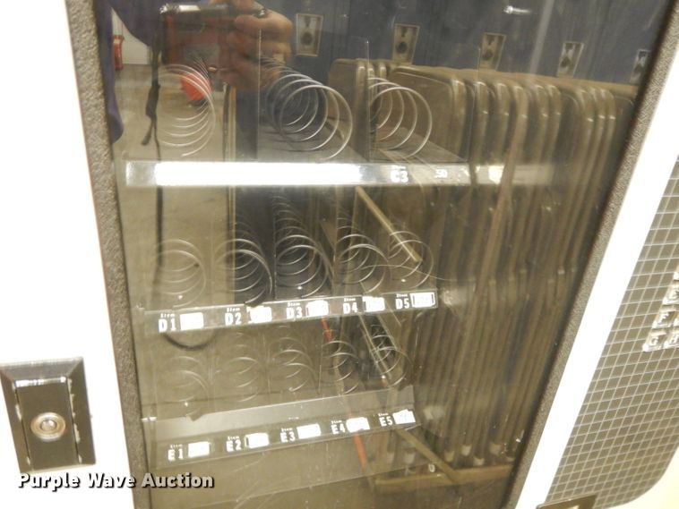 image for item GH9098 FSI 3039  vending machine