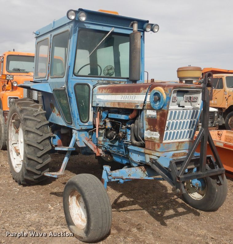 image for item HL9693 1975 Ford 7000  tractor