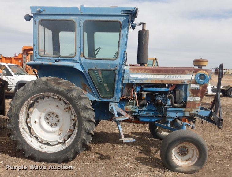 image for item HL9693 1975 Ford 7000  tractor