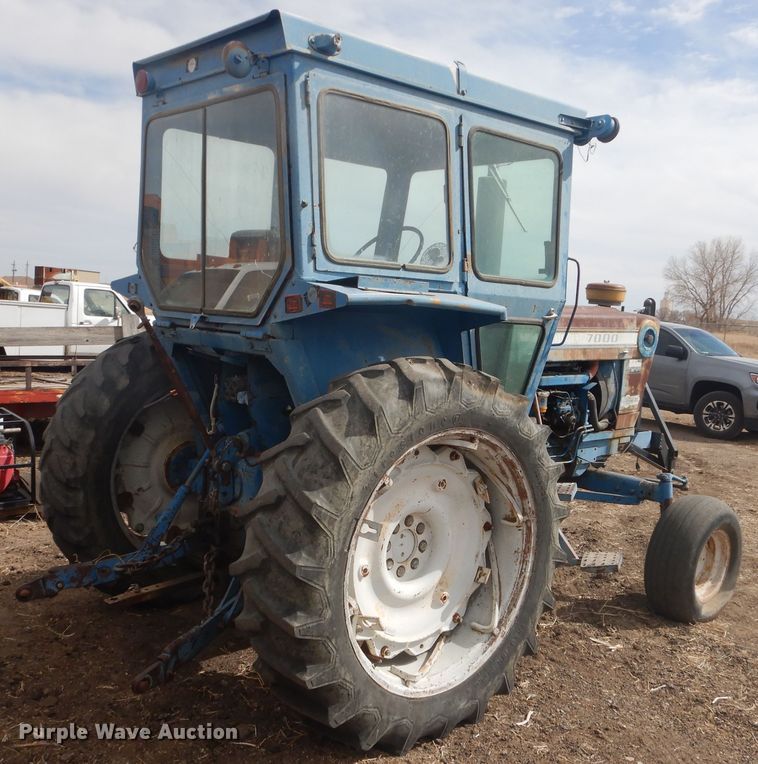 image for item HL9693 1975 Ford 7000  tractor