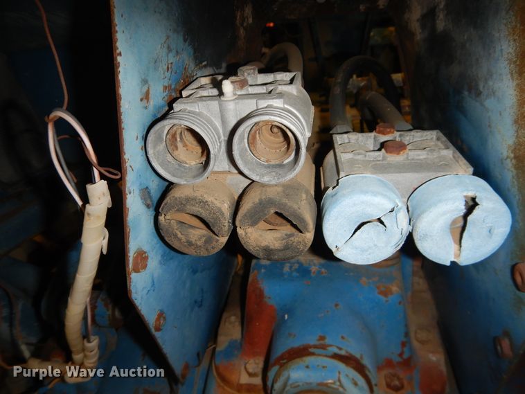 image for item HL9693 1975 Ford 7000  tractor