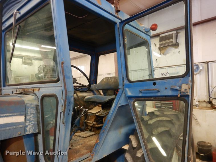 image for item HL9693 1975 Ford 7000  tractor