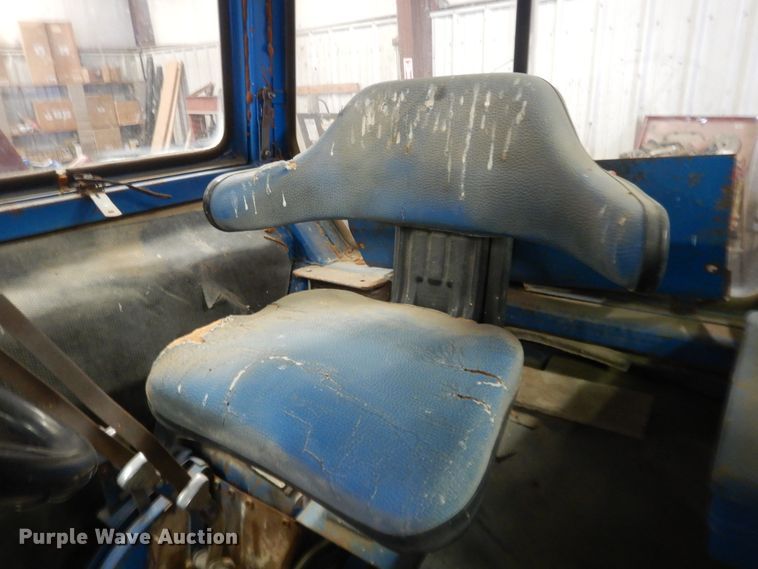 image for item HL9693 1975 Ford 7000  tractor