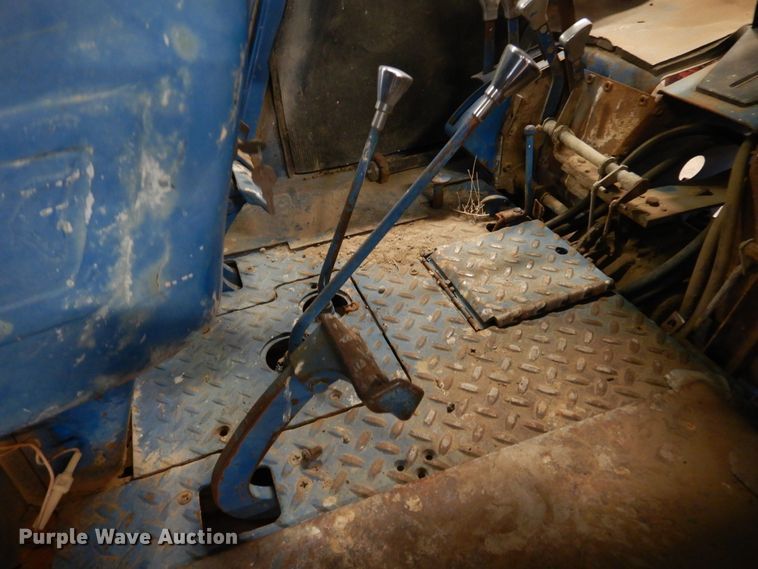 image for item HL9693 1975 Ford 7000  tractor