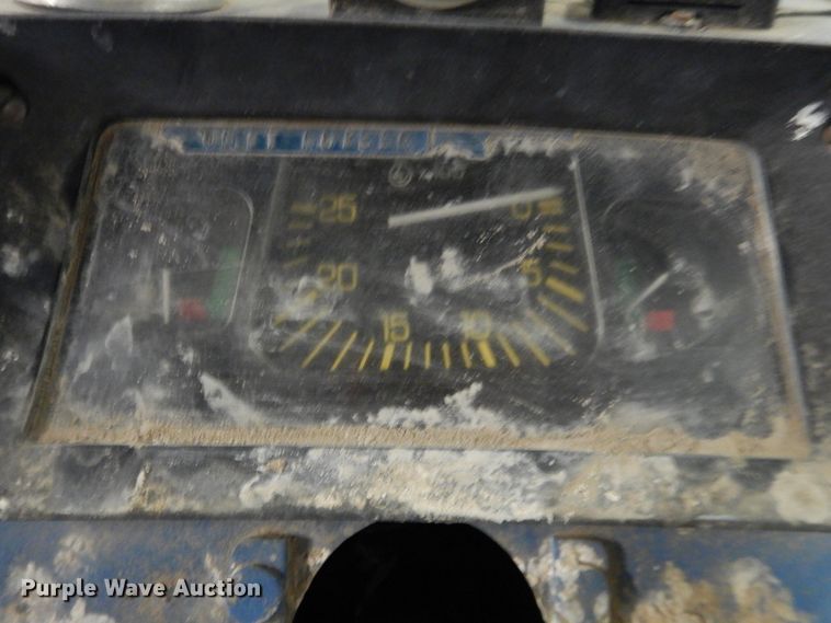 image for item HL9693 1975 Ford 7000  tractor