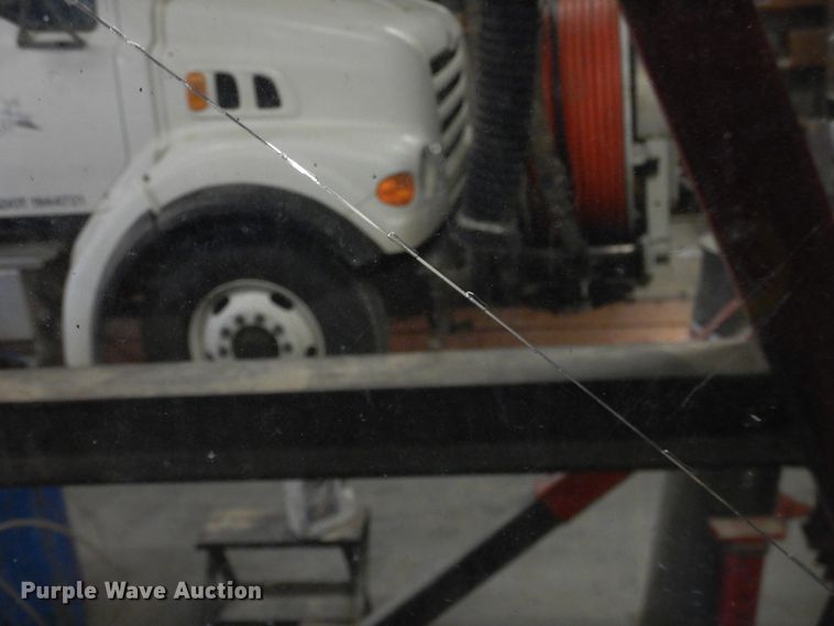 image for item HL9693 1975 Ford 7000  tractor