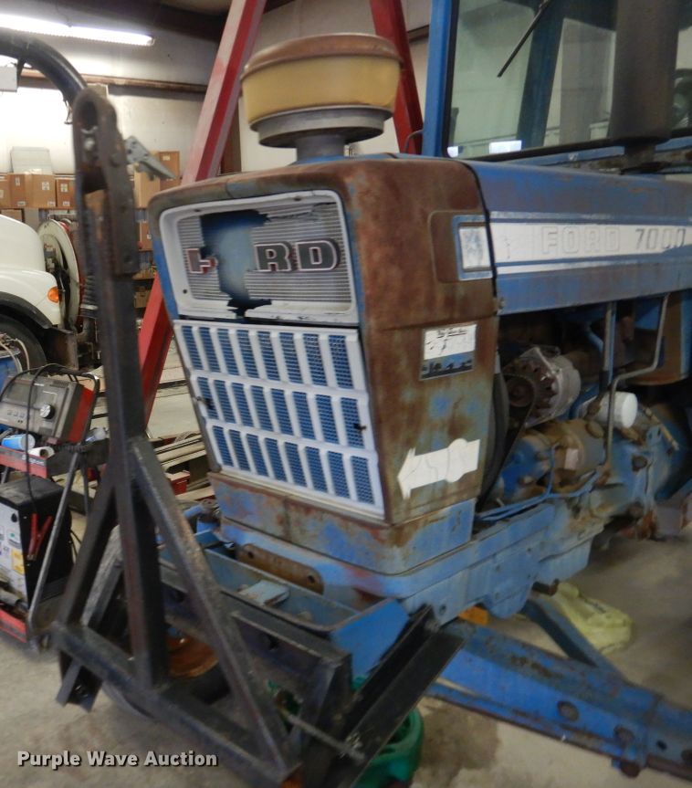 image for item HL9693 1975 Ford 7000  tractor