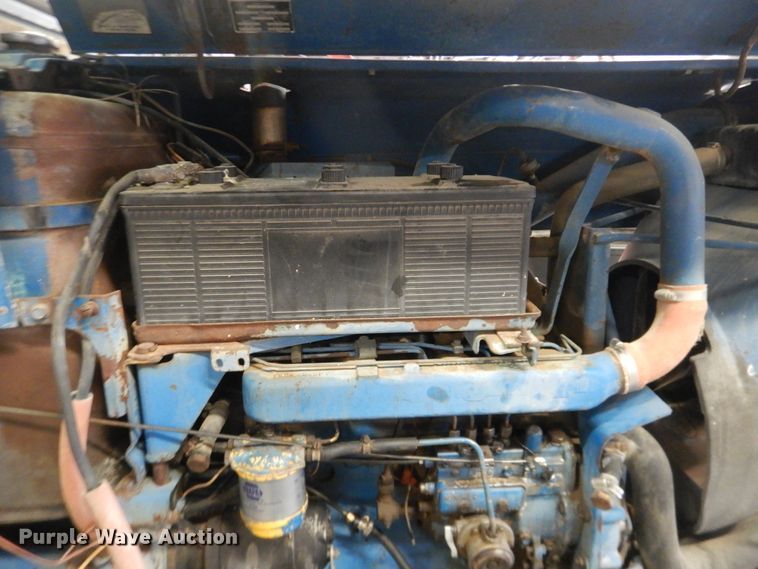 image for item HL9693 1975 Ford 7000  tractor