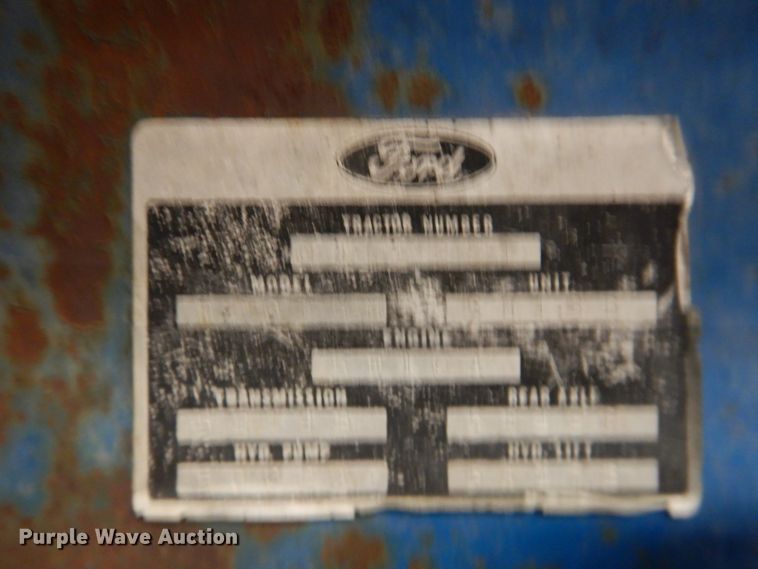 image for item HL9693 1975 Ford 7000  tractor