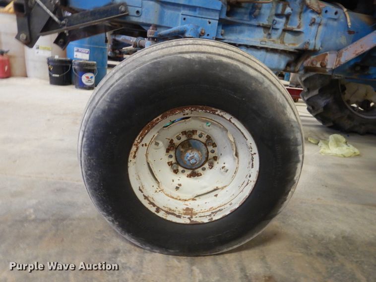 image for item HL9693 1975 Ford 7000  tractor