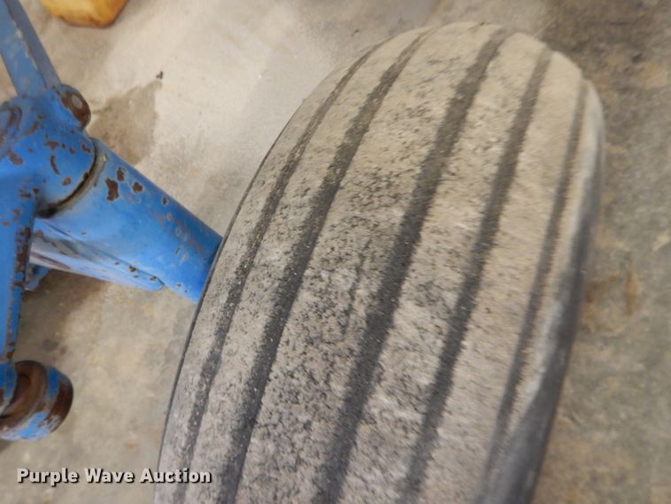 image for item HL9693 1975 Ford 7000  tractor