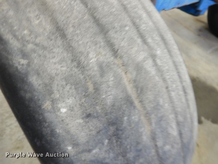 image for item HL9693 1975 Ford 7000  tractor