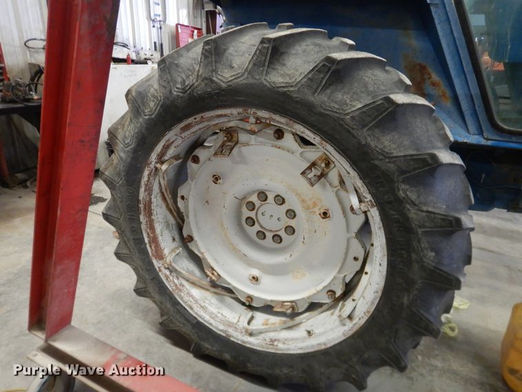 image for item HL9693 1975 Ford 7000  tractor