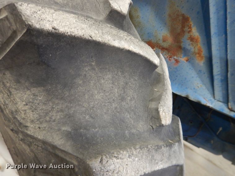 image for item HL9693 1975 Ford 7000  tractor