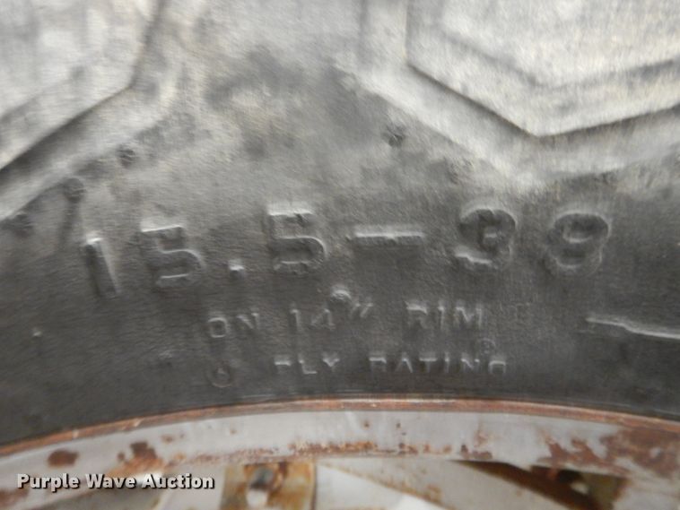 image for item HL9693 1975 Ford 7000  tractor