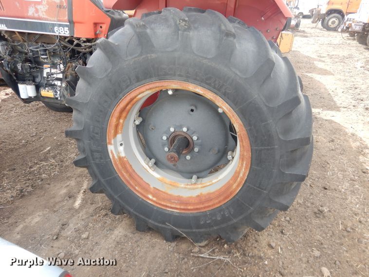 image for item HL9703 1990 Case IH 685  tractor