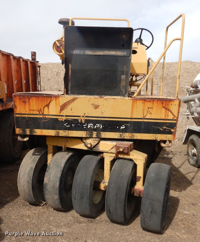 image for item HL9705 1990 Caterpillar PS-130  pneumatic roller