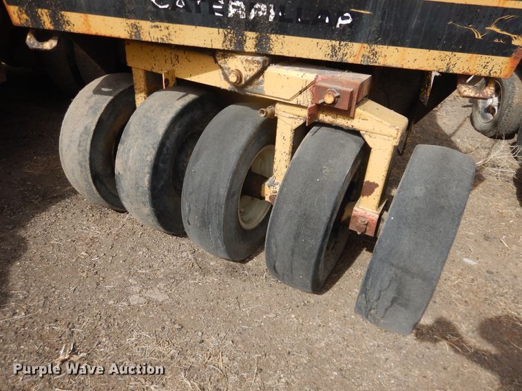 image for item HL9705 1990 Caterpillar PS-130  pneumatic roller