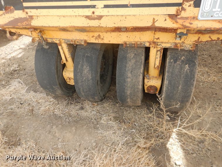 image for item HL9705 1990 Caterpillar PS-130  pneumatic roller