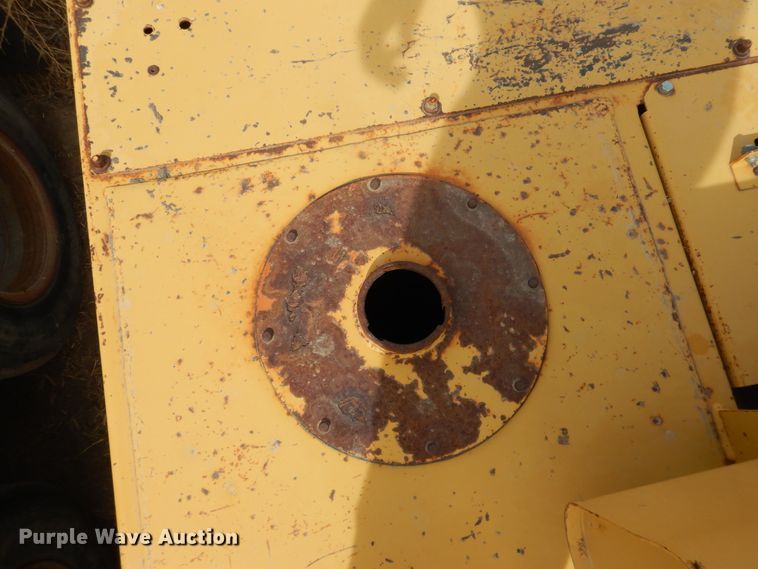 image for item HL9705 1990 Caterpillar PS-130  pneumatic roller