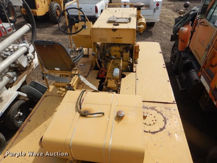 image for item HL9705 1990 Caterpillar PS-130  pneumatic roller