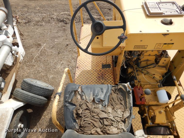 image for item HL9705 1990 Caterpillar PS-130  pneumatic roller