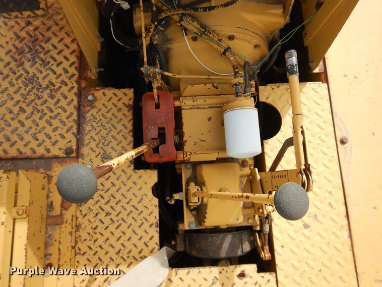 image for item HL9705 1990 Caterpillar PS-130  pneumatic roller