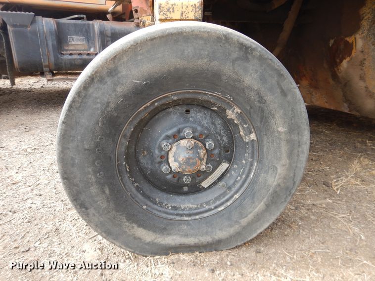 image for item HL9705 1990 Caterpillar PS-130  pneumatic roller