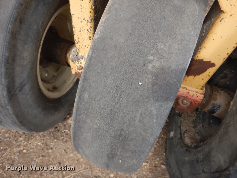 image for item HL9705 1990 Caterpillar PS-130  pneumatic roller