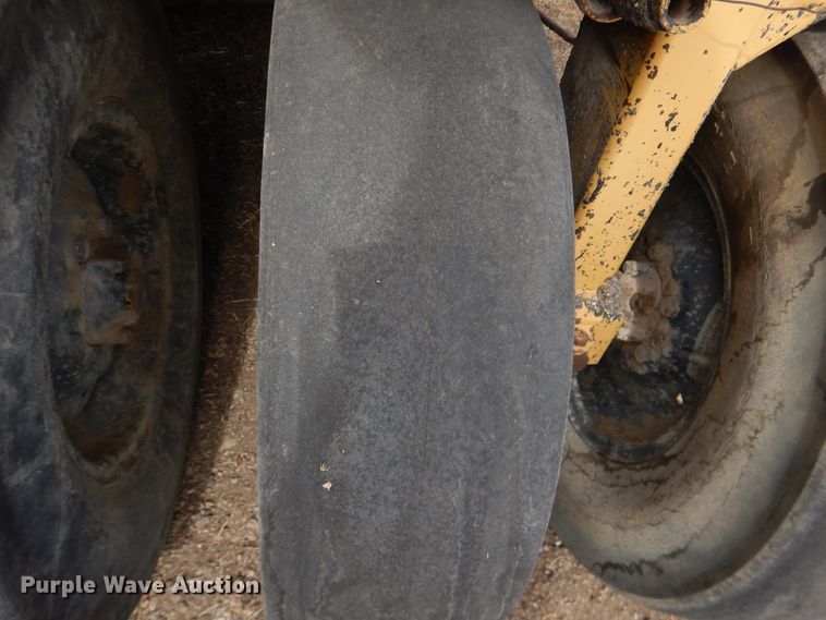 image for item HL9705 1990 Caterpillar PS-130  pneumatic roller