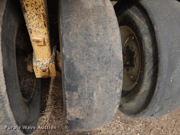 image for item HL9705 1990 Caterpillar PS-130  pneumatic roller