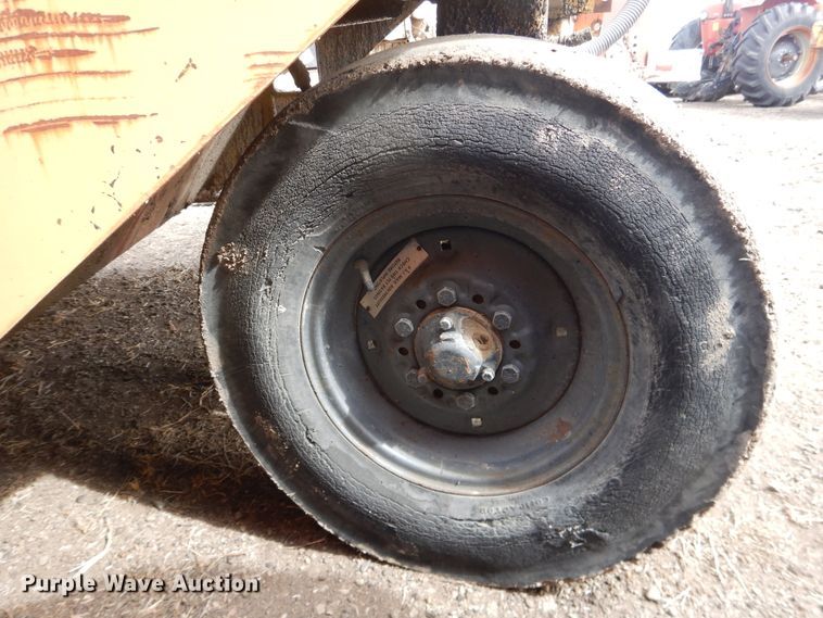 image for item HL9705 1990 Caterpillar PS-130  pneumatic roller