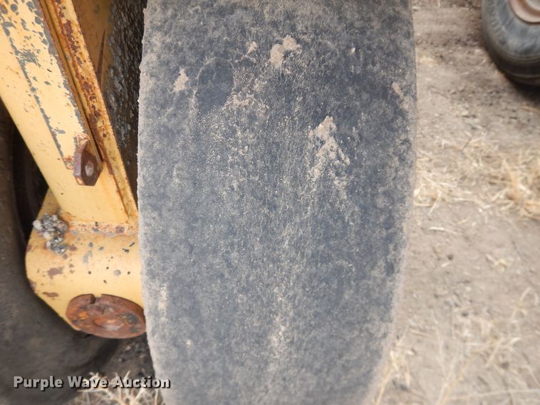 image for item HL9705 1990 Caterpillar PS-130  pneumatic roller