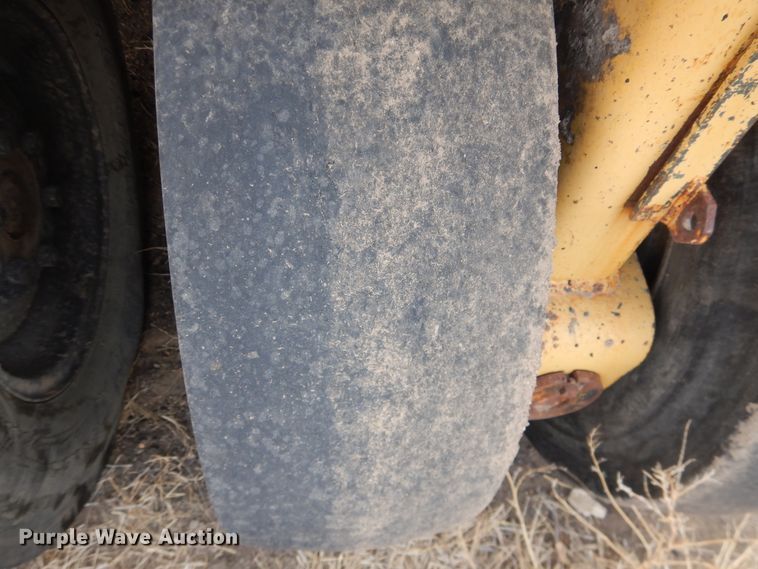 image for item HL9705 1990 Caterpillar PS-130  pneumatic roller