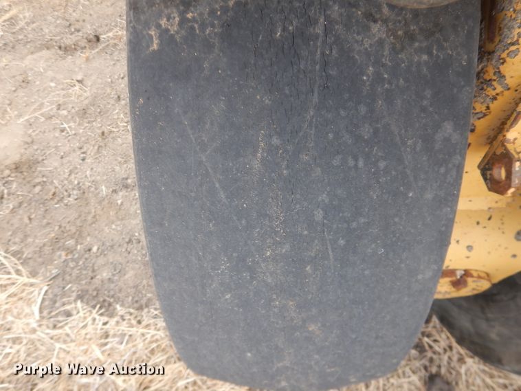 image for item HL9705 1990 Caterpillar PS-130  pneumatic roller