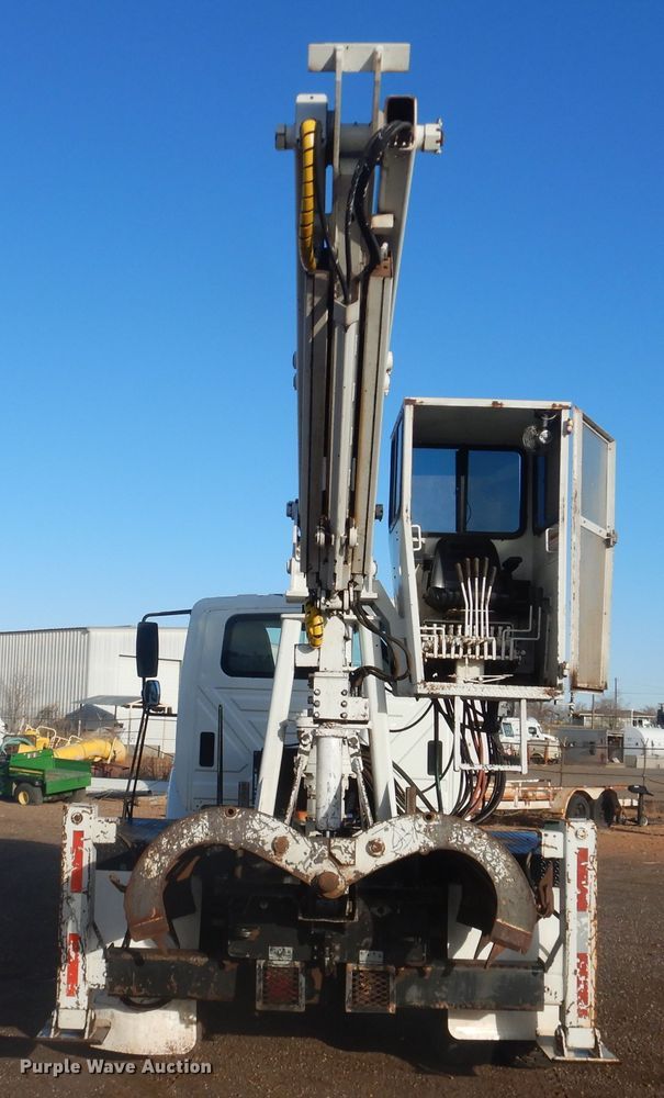 image for item HL9730 2003 International 7400  grapple loader truck