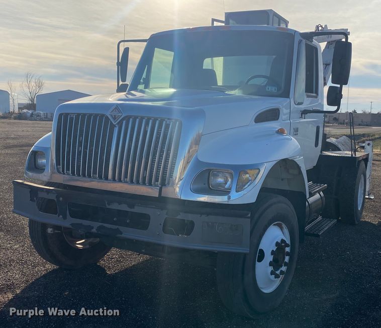 image for item HL9730 2003 International 7400  grapple loader truck