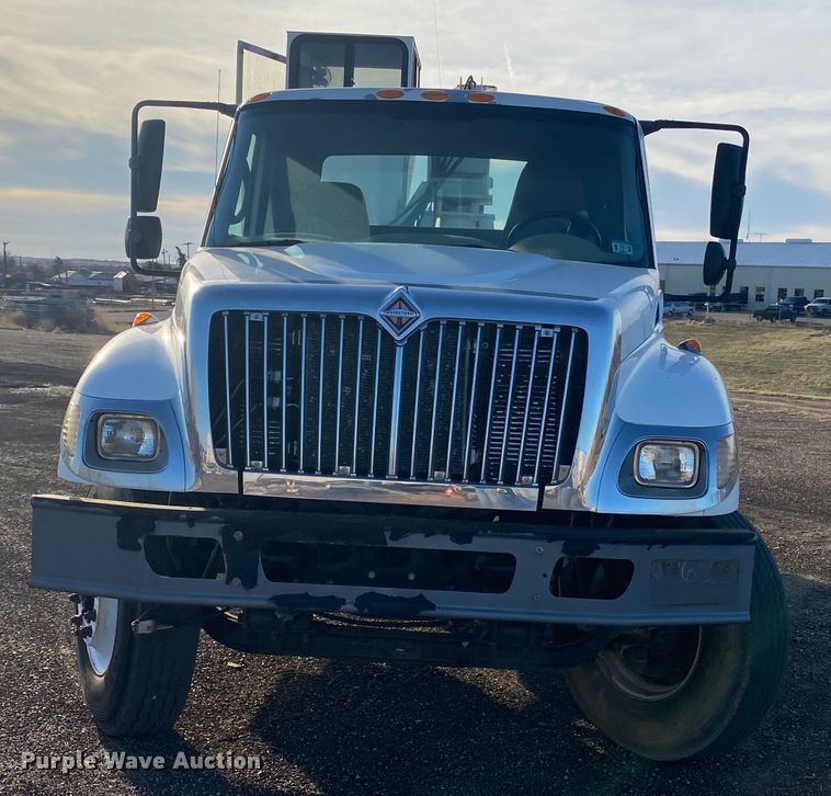 image for item HL9730 2003 International 7400  grapple loader truck