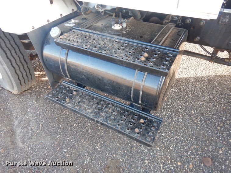 image for item HL9730 2003 International 7400  grapple loader truck