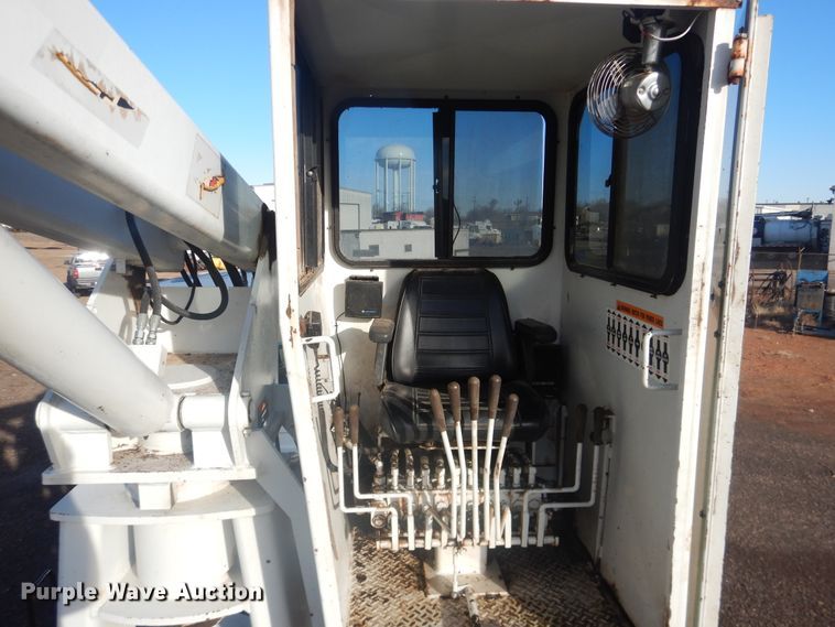 image for item HL9730 2003 International 7400  grapple loader truck