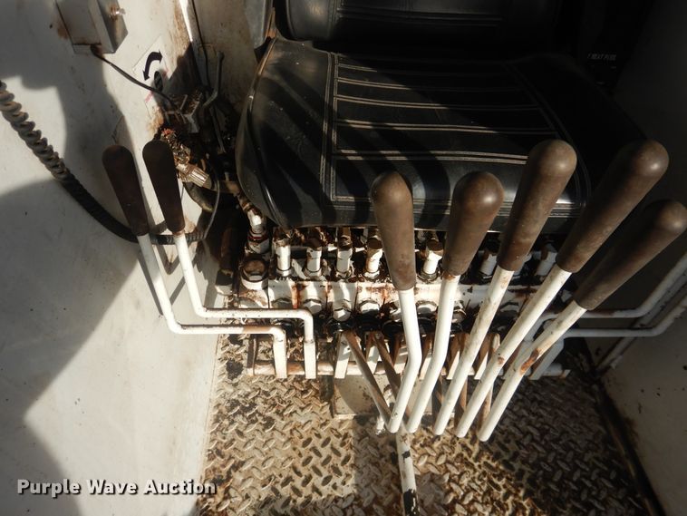 image for item HL9730 2003 International 7400  grapple loader truck